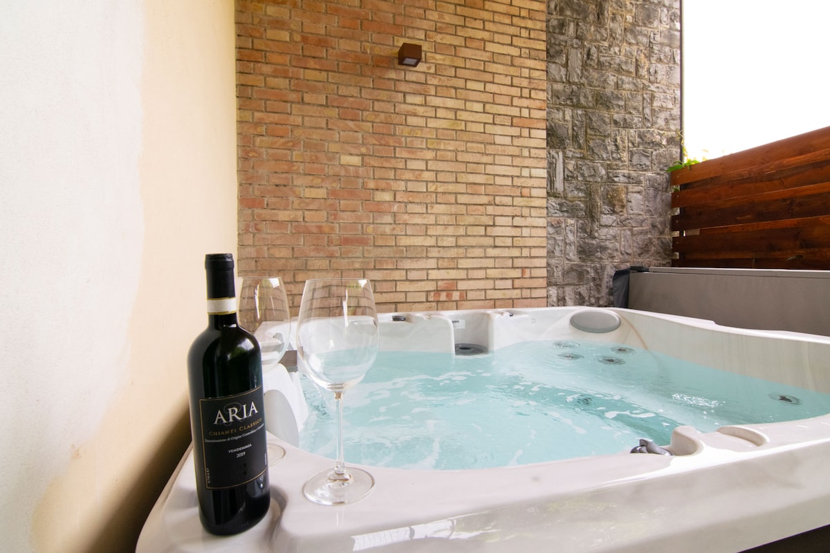 Grey Suite Room con balcone e minipiscina Jacuzzi®