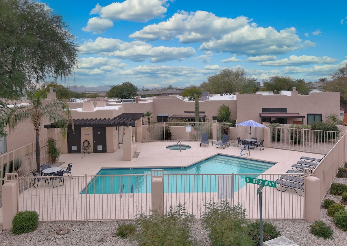 Desert Charm: Cozy Patio, Fire pit, Hot Tub