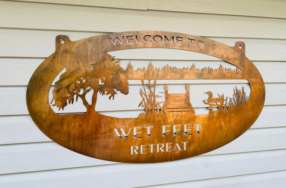 Wet Feet Retreat on Lake Harding