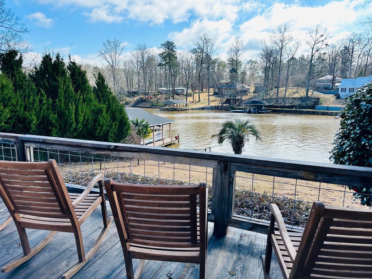 Wet Feet Retreat on Lake Harding