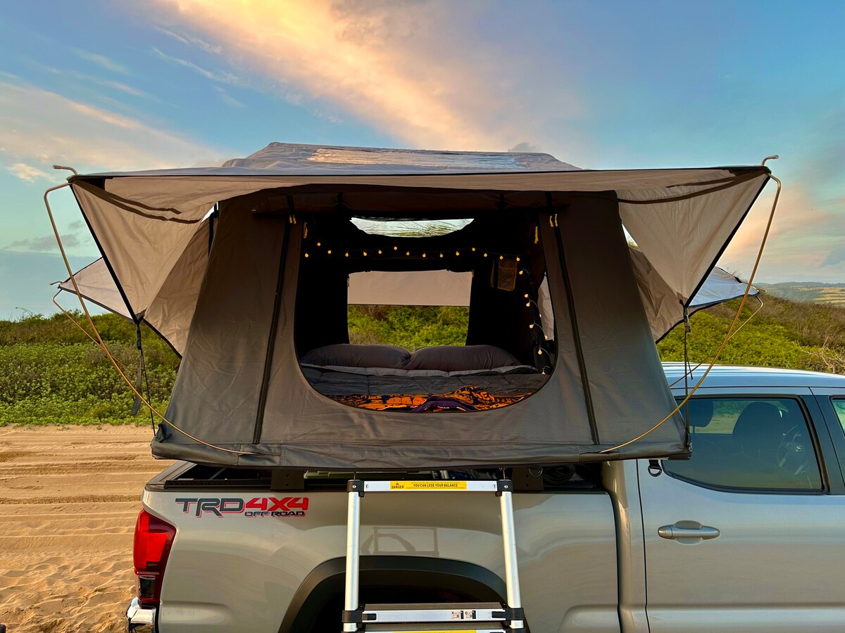 享受考艾岛（ Kauai ）四驱车，配备舒适的屋顶帐篷