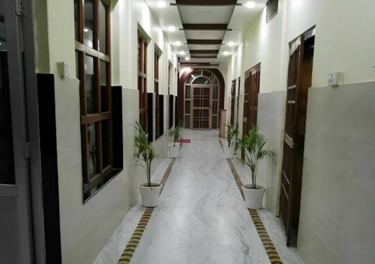 Hotel Pahuna Ghar