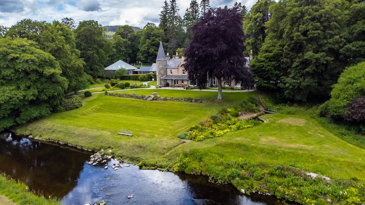 Highland Lodge on River Deveron Invermarkie (x17)