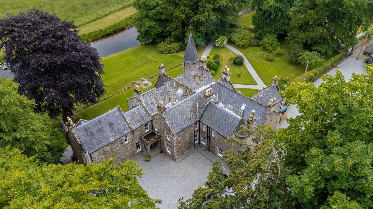 Highland Lodge on River Deveron Invermarkie (x17)