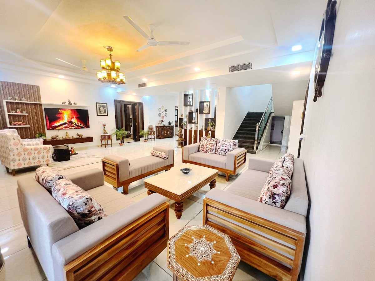 Cozy Room @Bundeli Kothi Farmstay