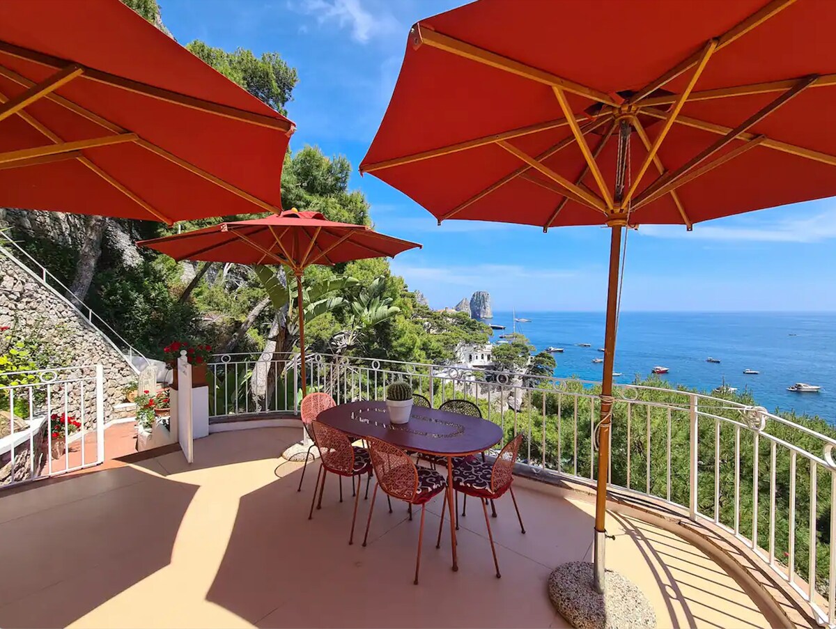 Villa Cisterna Capri private beach front with pool