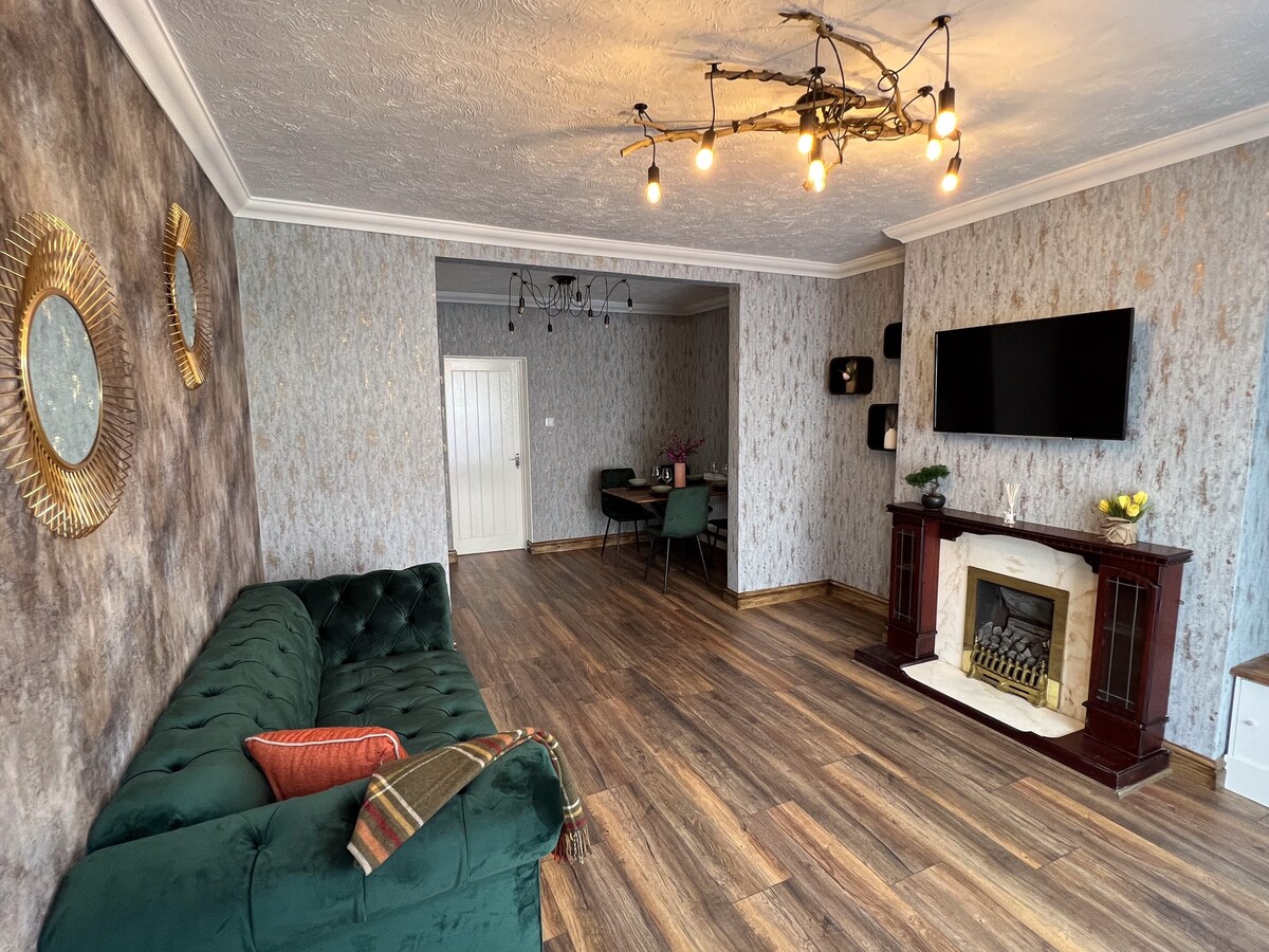 (2 beds) Charming, spacious and cosy home in Hull