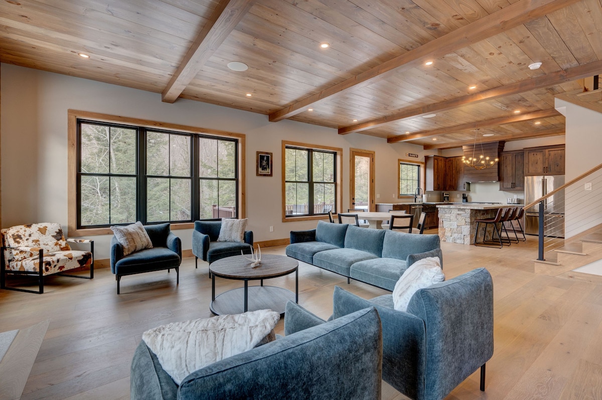 New Luxury Adirondack Residence on South Peak!