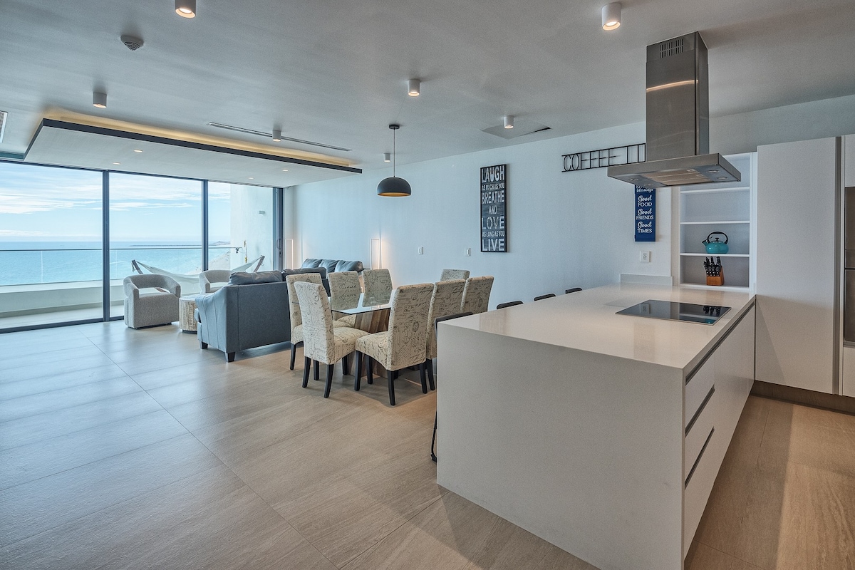 BRAND NEW Beach Front Condo - up to 7 PPL