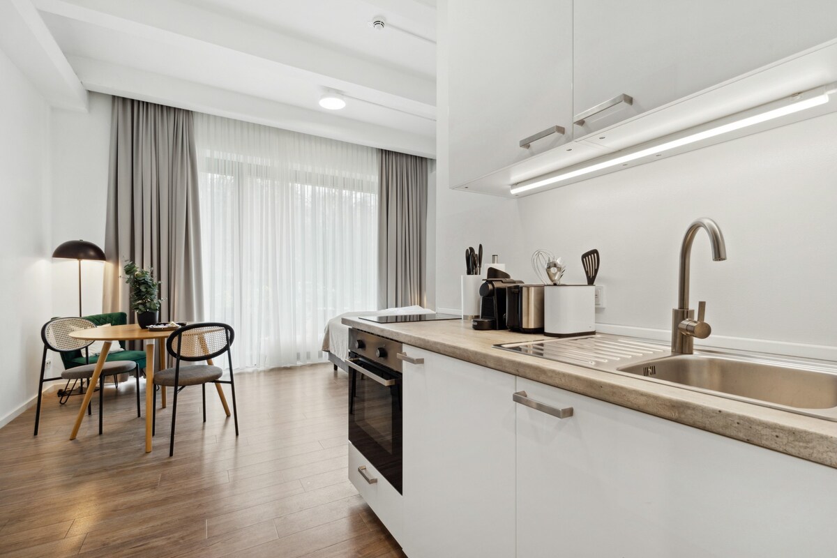 limehome Munich Fritz-Erler Str. | Suite + terrace