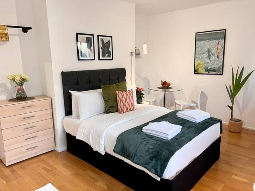 Large flat in London - sleeps 7