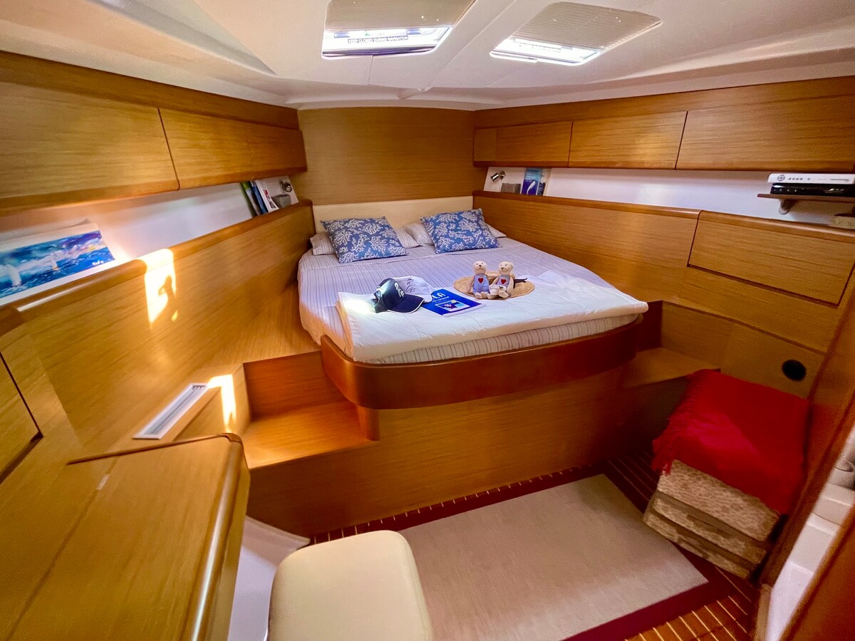 Stay in a luxury sailboat in Sardinia