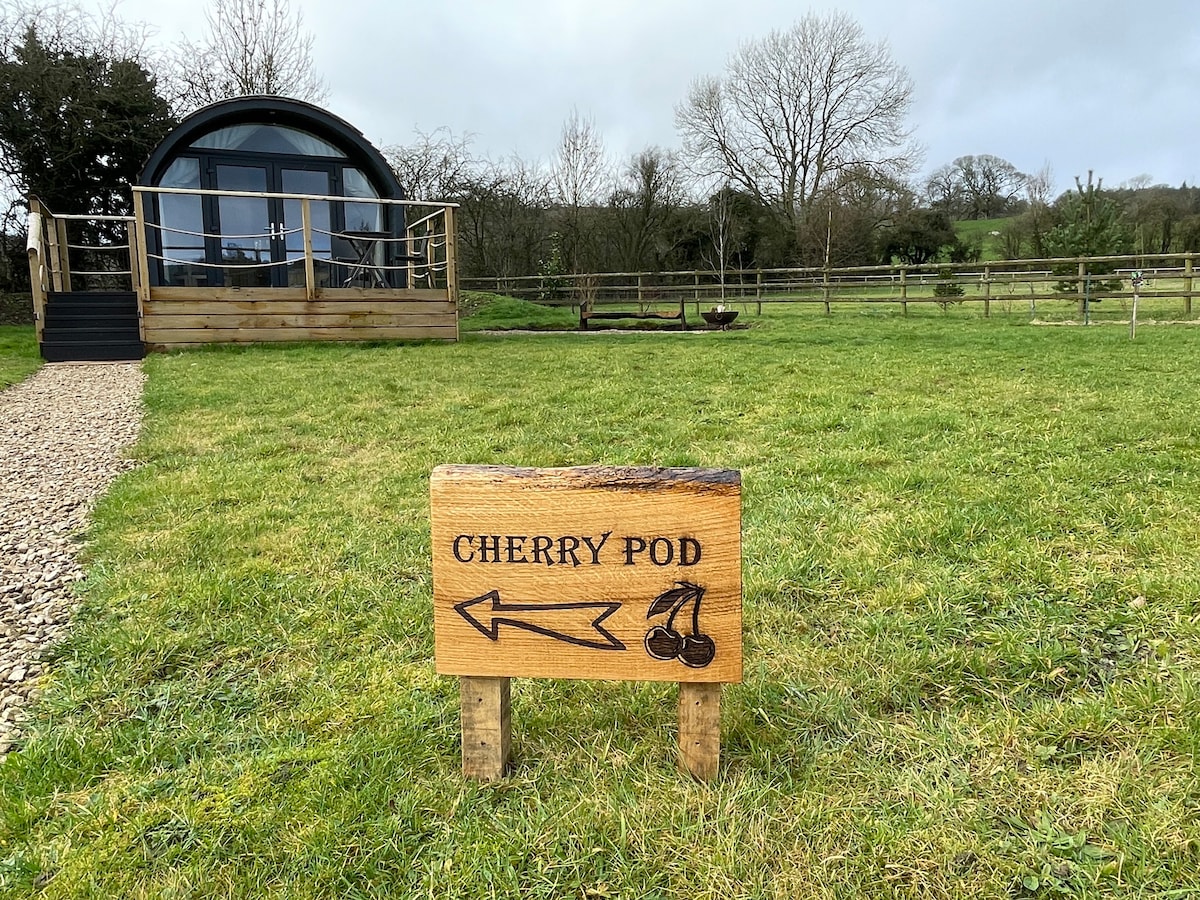 Charming & Chirpy Cherry Pod - 3 Trees Glamping