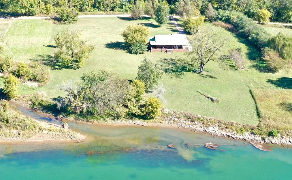 Hell Creek Cabin on the White