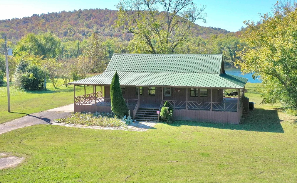 Hell Creek Cabin on the White