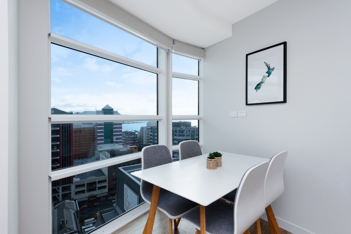 Luxury 2 Bedroom at the Pinnacles on Victoria St