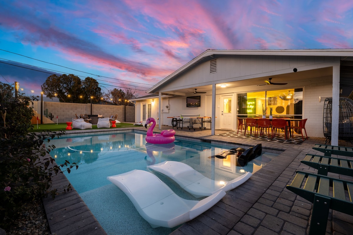 Perfect for groups! Pool, 2 King Suites in OldTown
