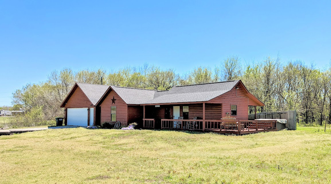 Star Valley, beautiful log home with hot tub