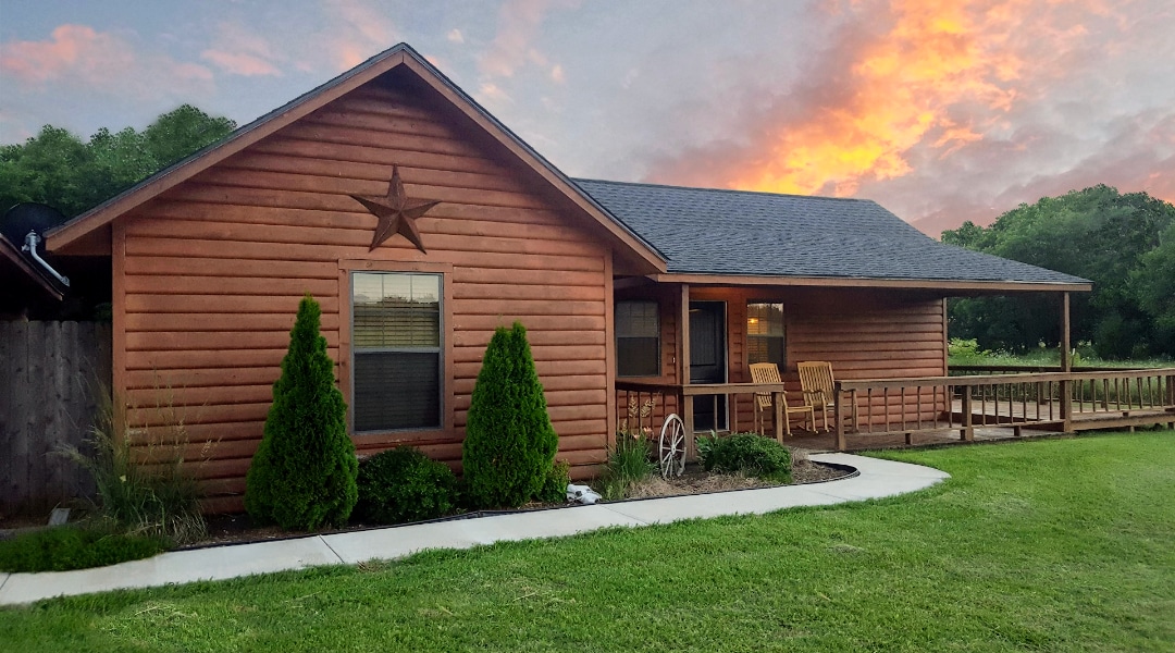 Star Valley, beautiful log home with hot tub