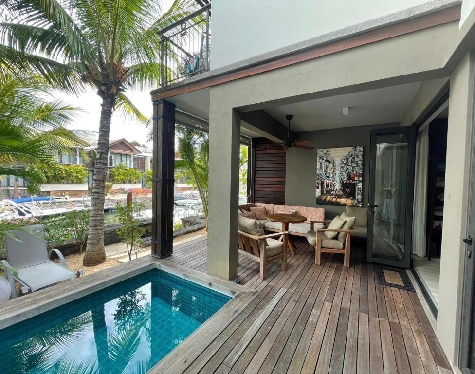 Luxury Marina Townhouse: Three Bedrooms & Pool