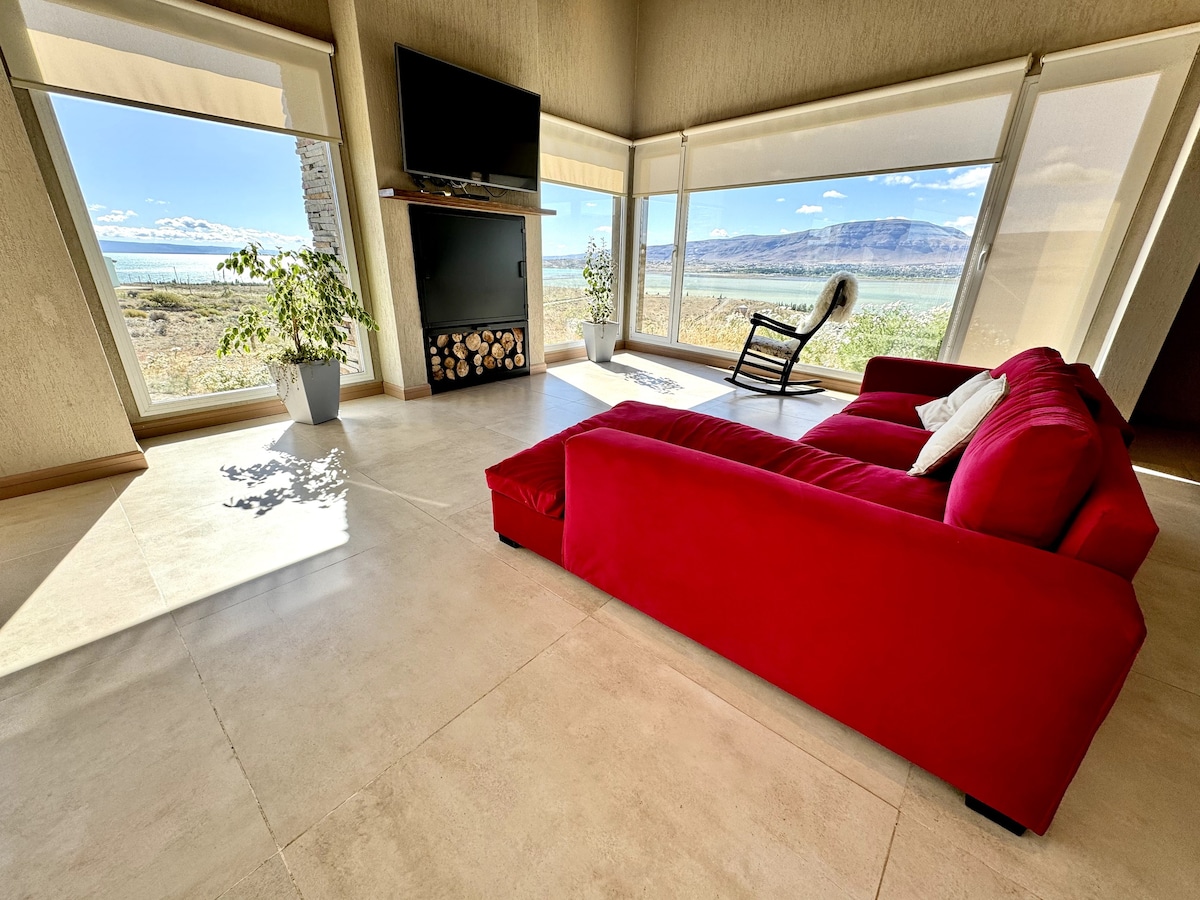 Gran casa con vista panorámica al lago y la ciudad