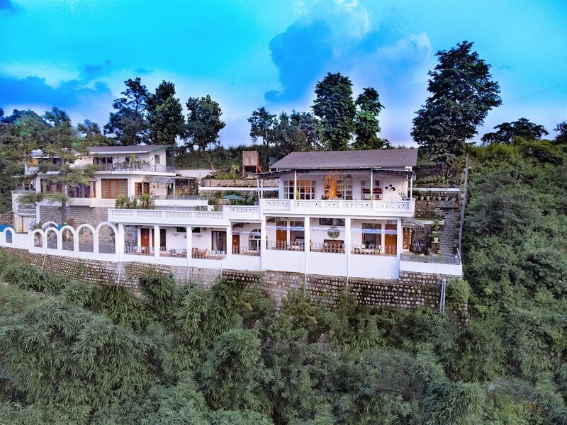 The Bluedoor X Hostizzy: Luxe Villa Amidst Hills