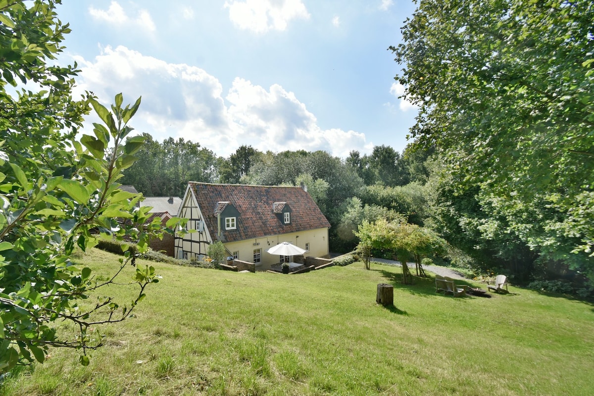 NEW! Unieke vakantiewoning in bosrijke omgeving