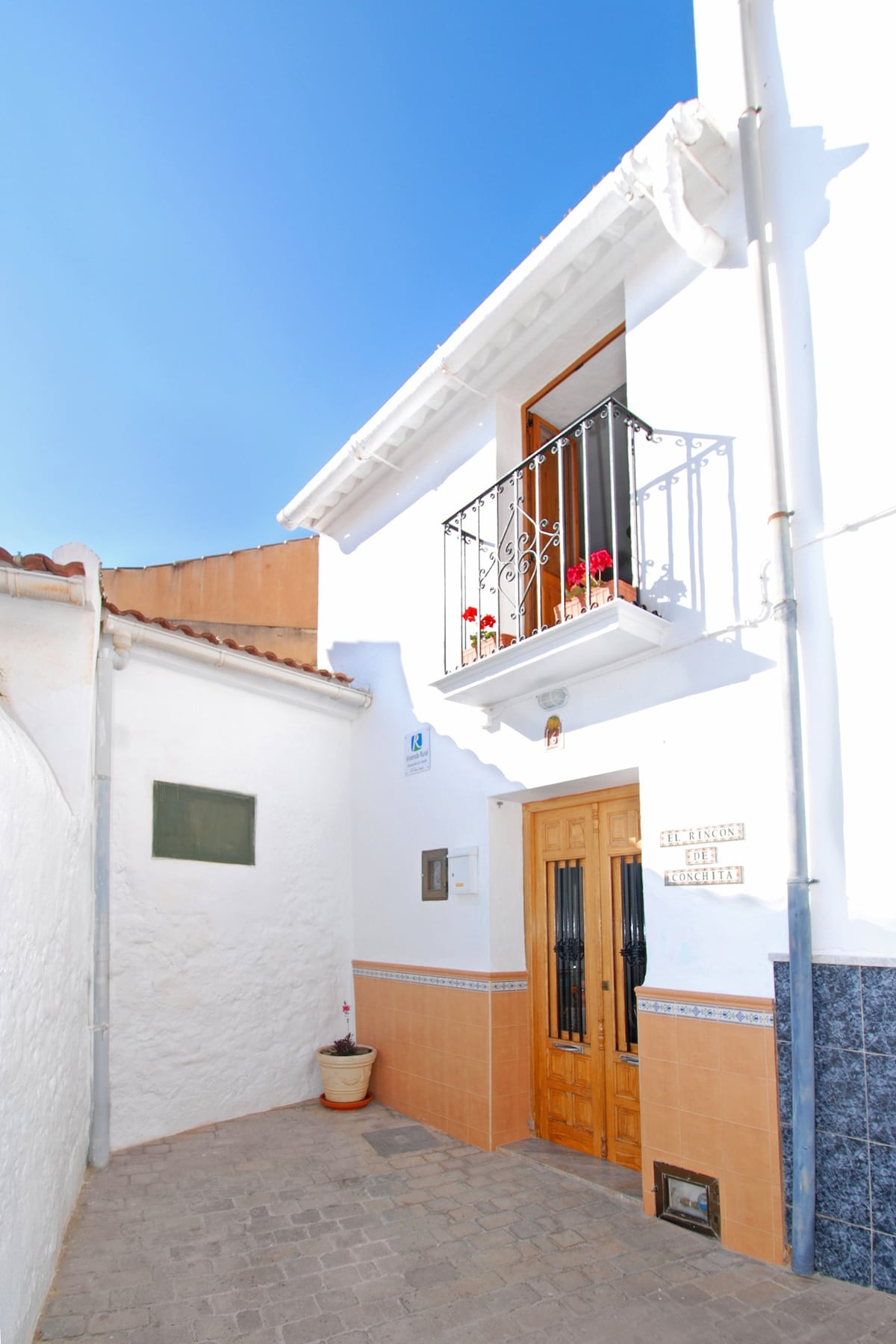 Cosy village house in Periana. Discover Andalusia.