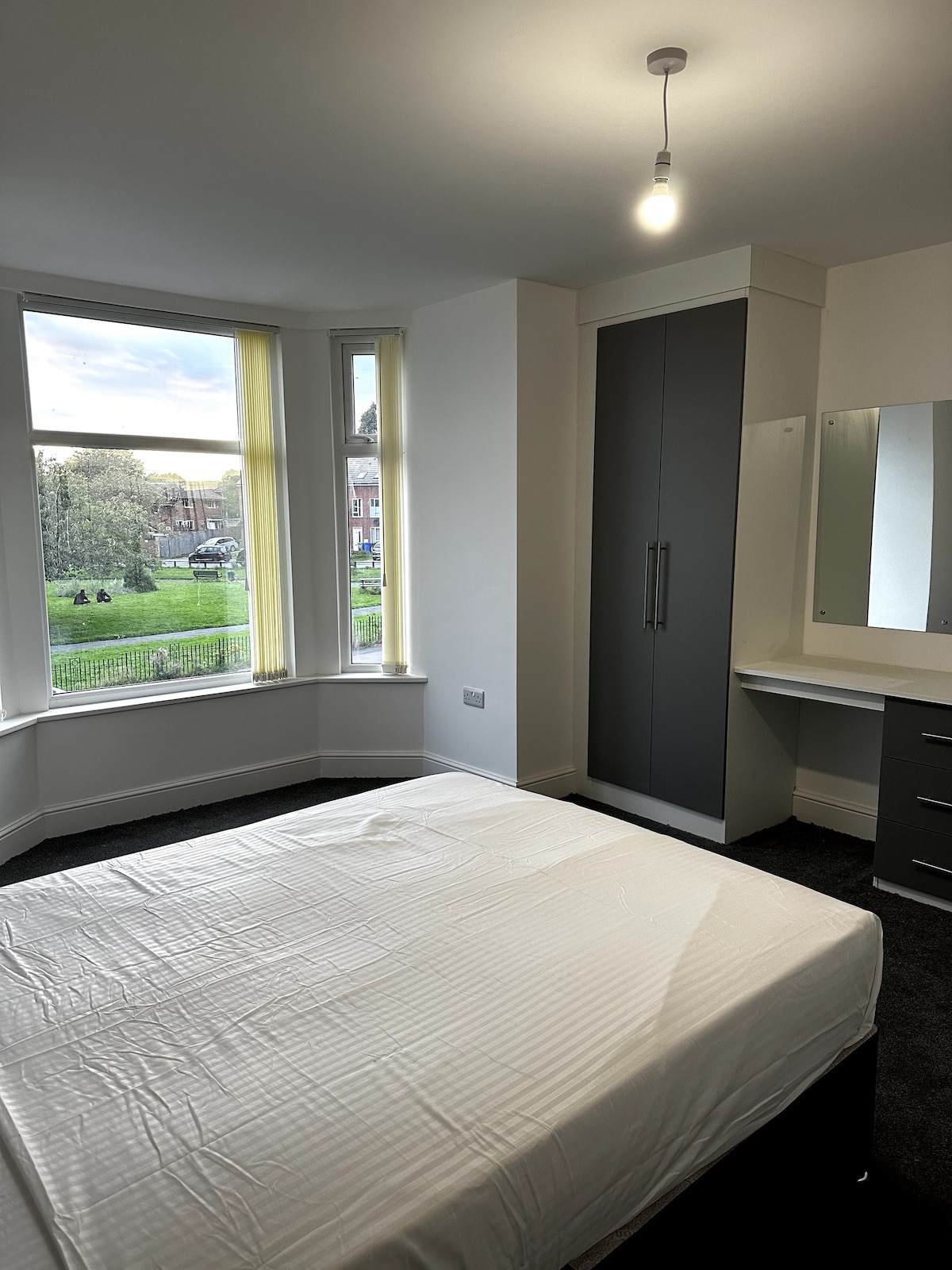 En-suite Twin Room at Cheethamhill Guest House