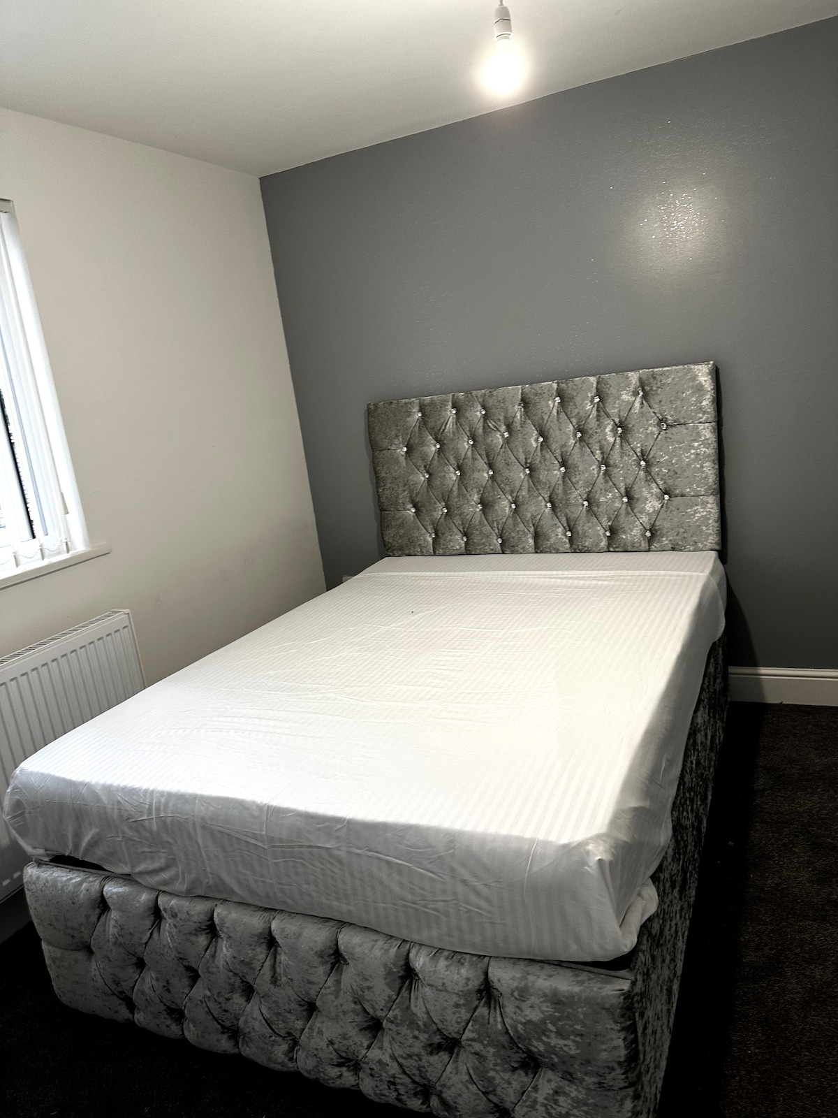 En-suite Twin Room at Cheethamhill Guest House