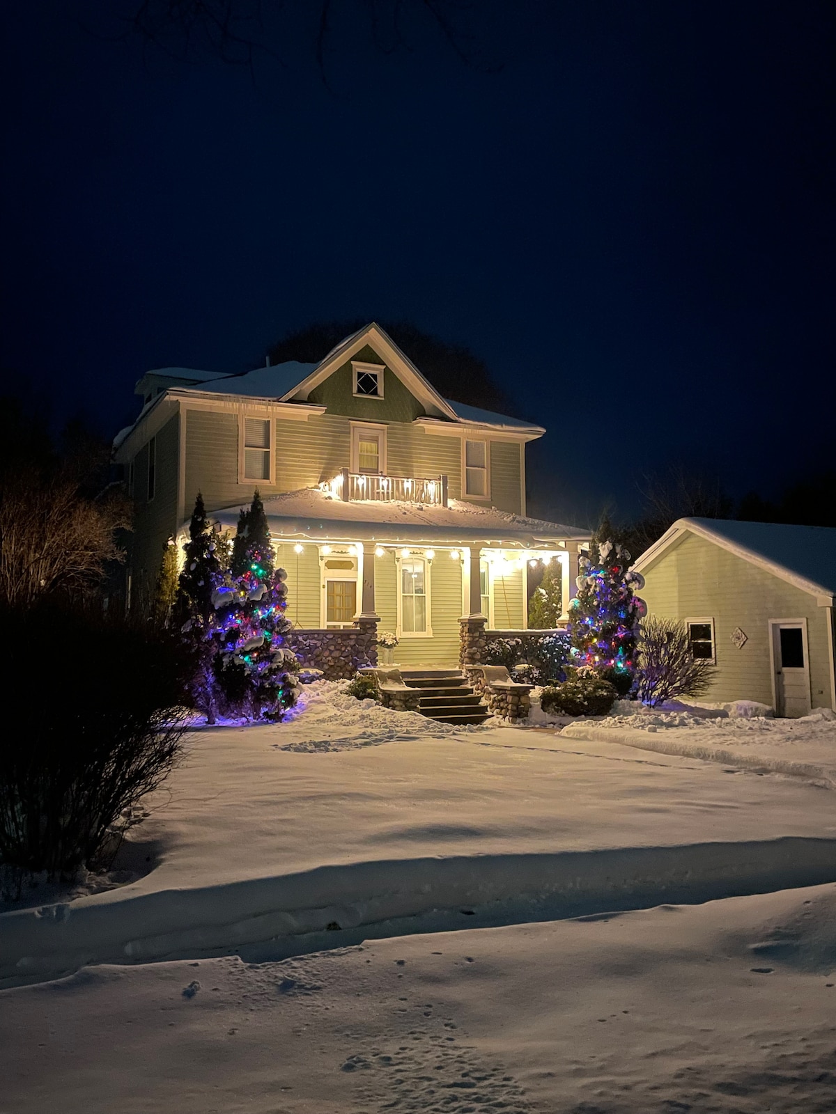 Vintage 5 bed/2.5 bath Cheboygan