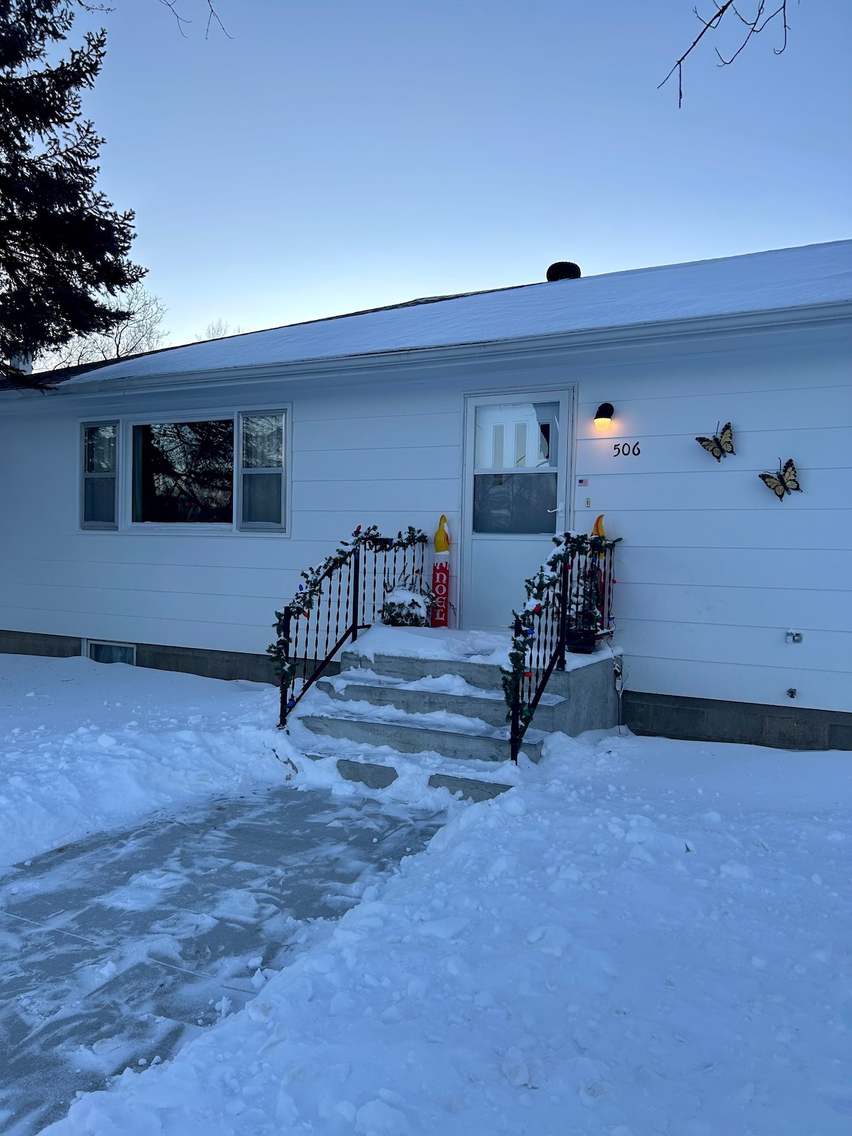 Grandma's Air BnBea - Comfortable Mid-Century Stay