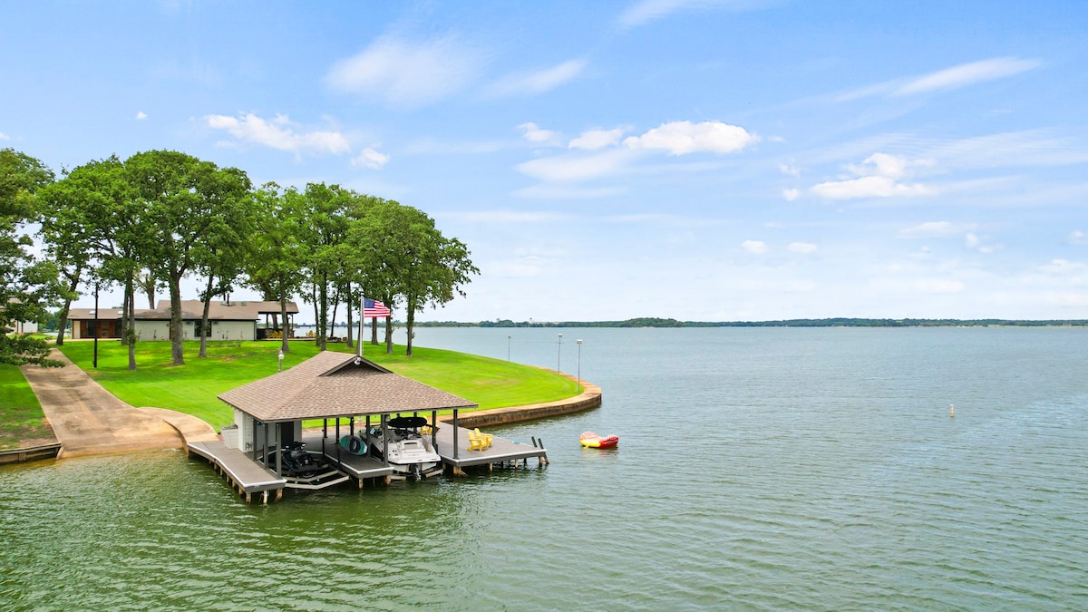 完美的湖畔别墅~带2个滑梯的码头~皮划艇~坡道