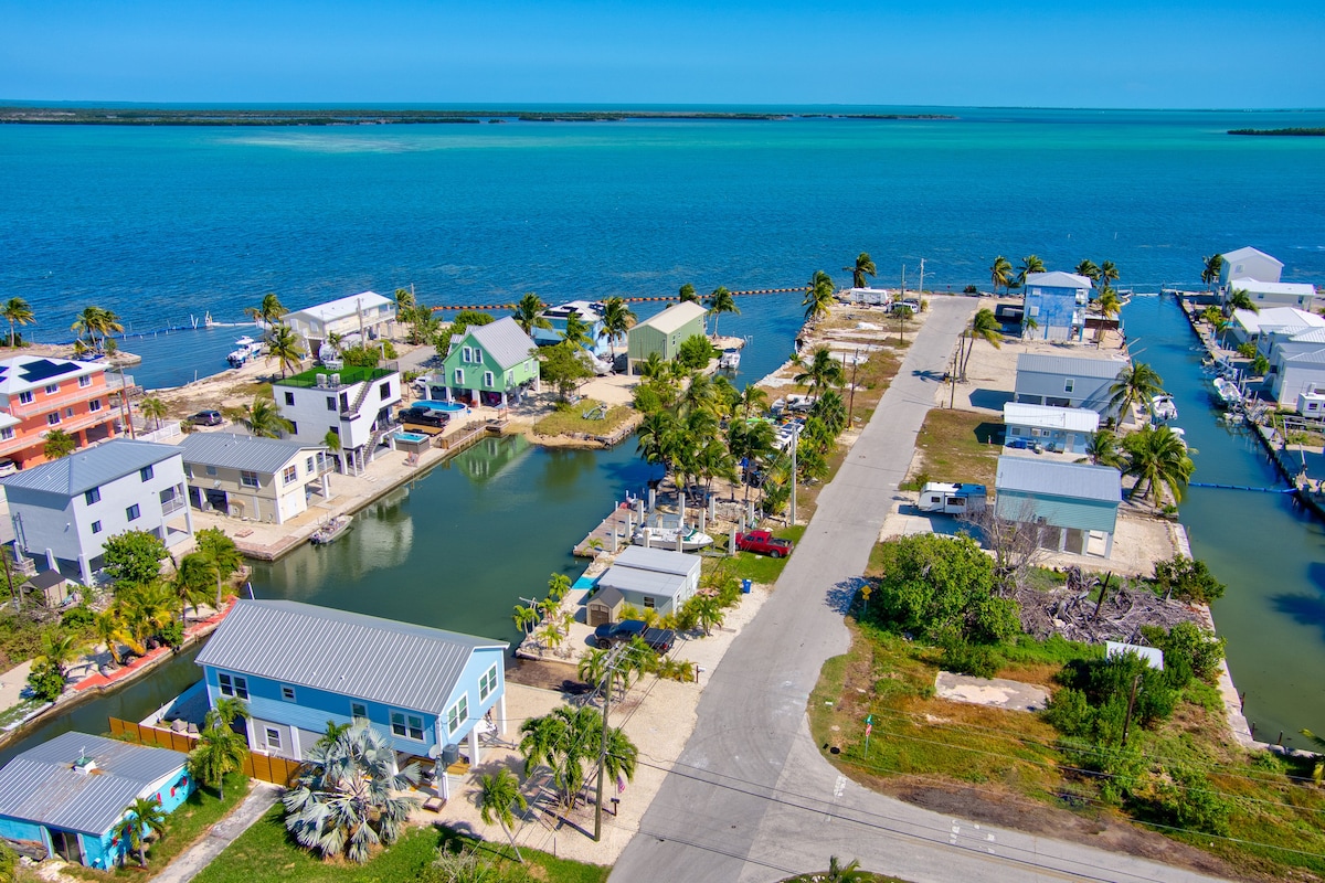 Heated Swimming Pool/Hot Tub/Boat Dock/Water Views