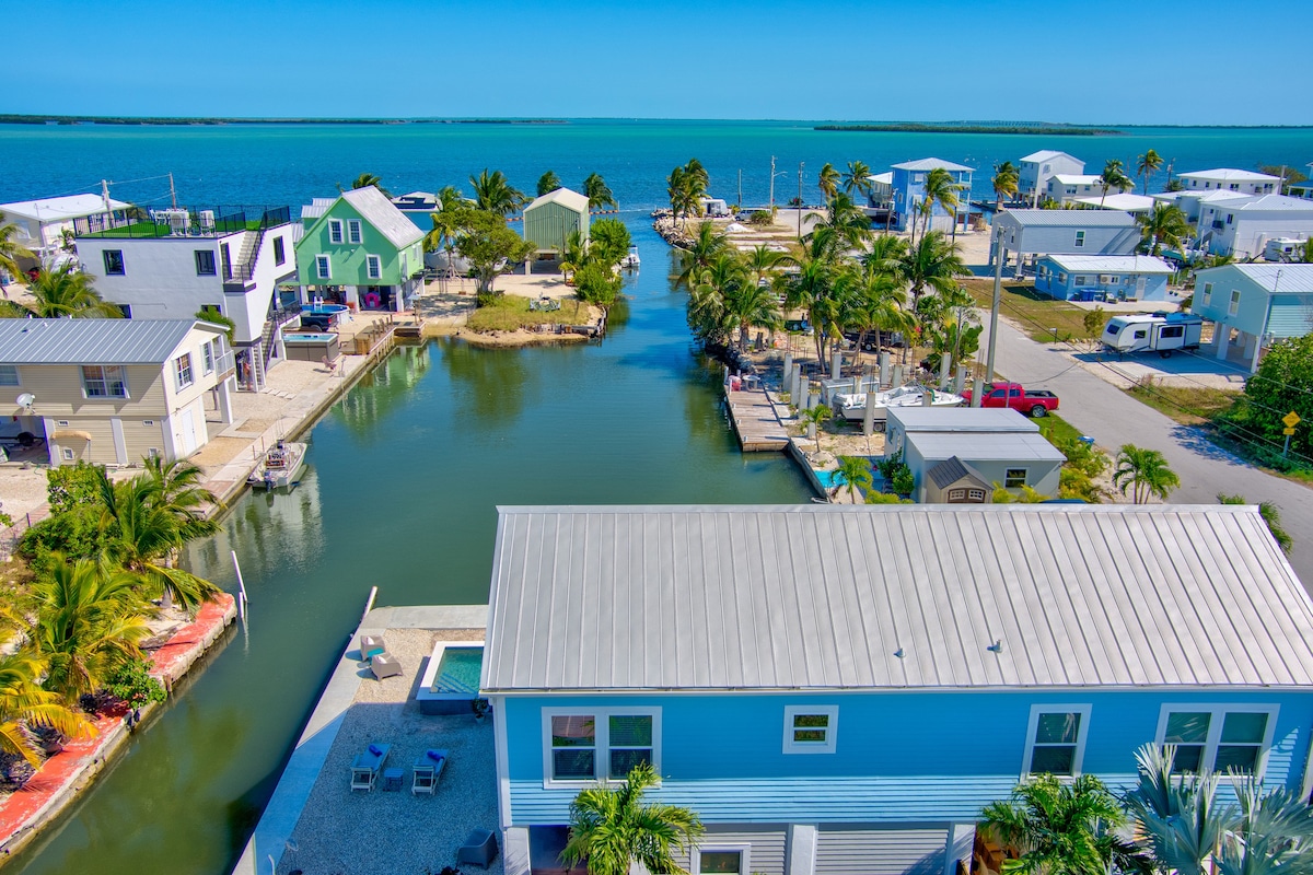 Heated Swimming Pool/Hot Tub/Boat Dock/Water Views