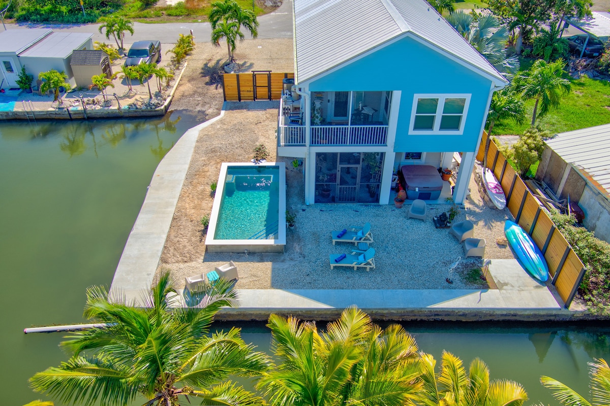 Heated Swimming Pool/Hot Tub/Boat Dock/Water Views