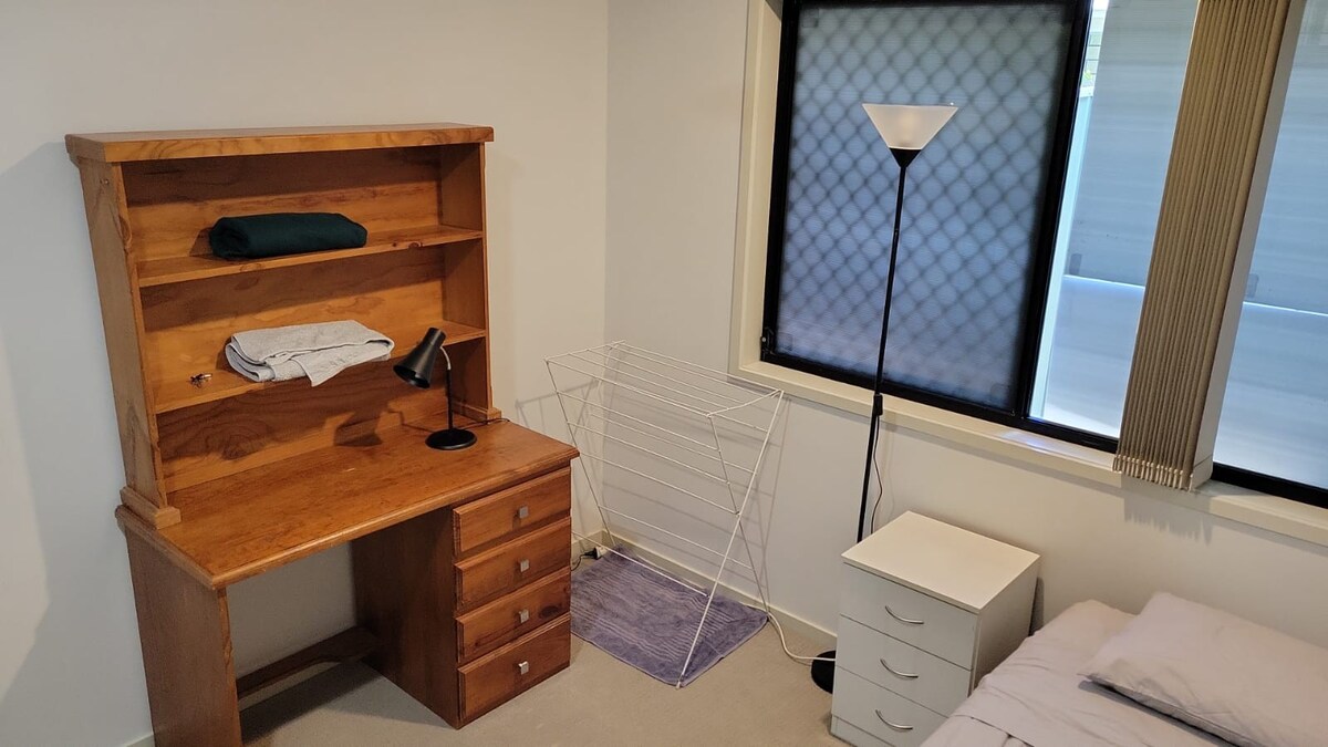Solo haven great for work & rest-Single bed+desk