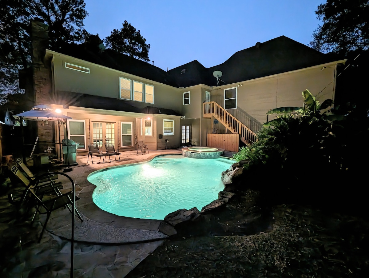 Huge home w/pool-hot tub-game rm