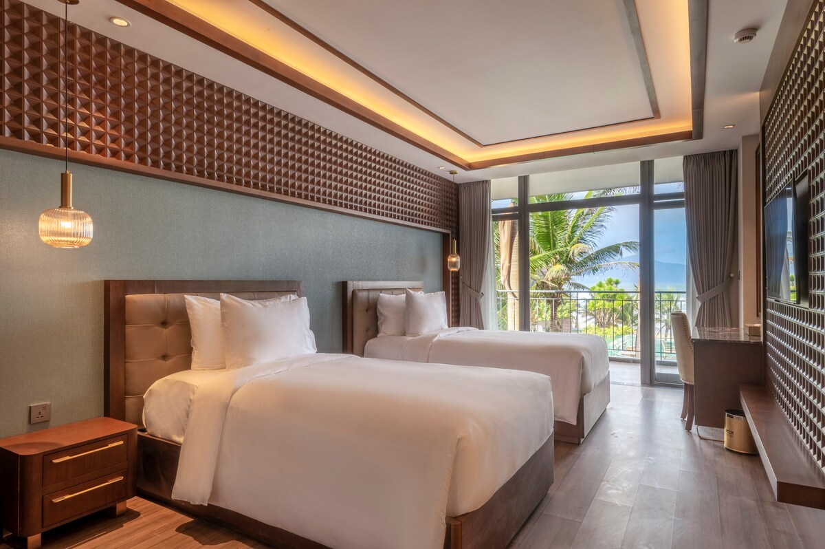 Sapphire Villa 3 Bedroom  Koi Resort