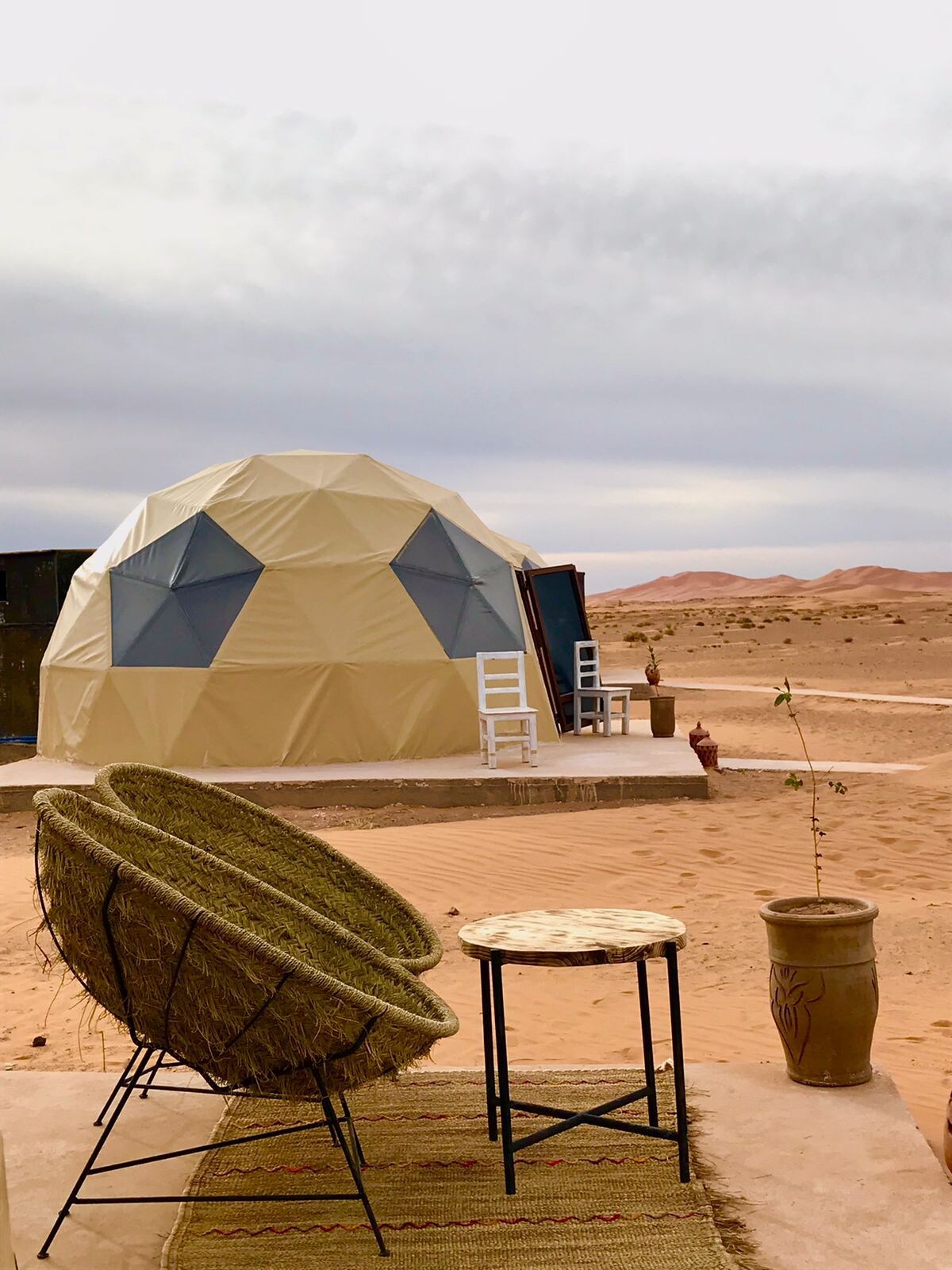 Erg chebbi Merzouga私人豪华圆顶屋