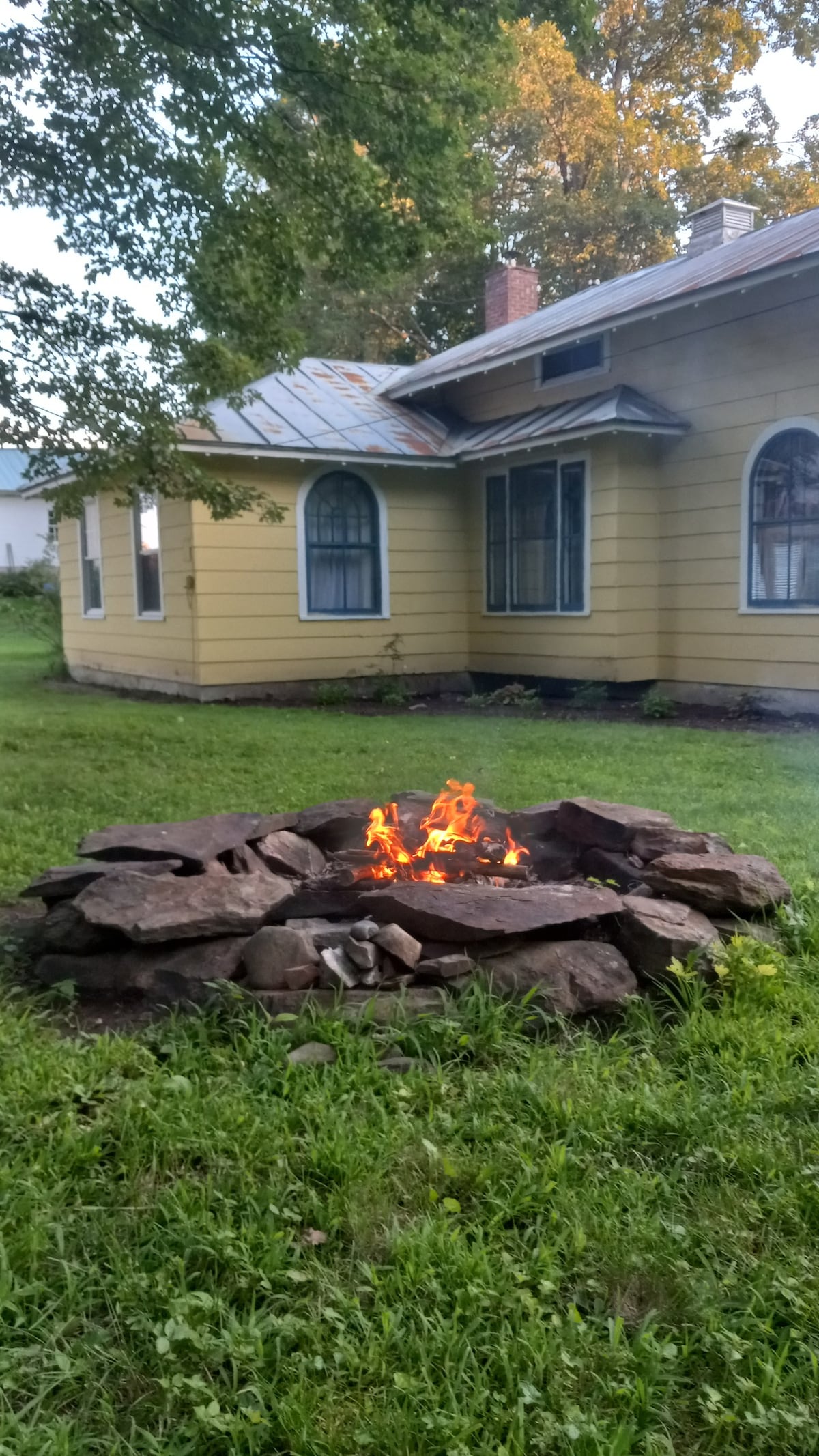 Cozy bungalow in Western Mnts.