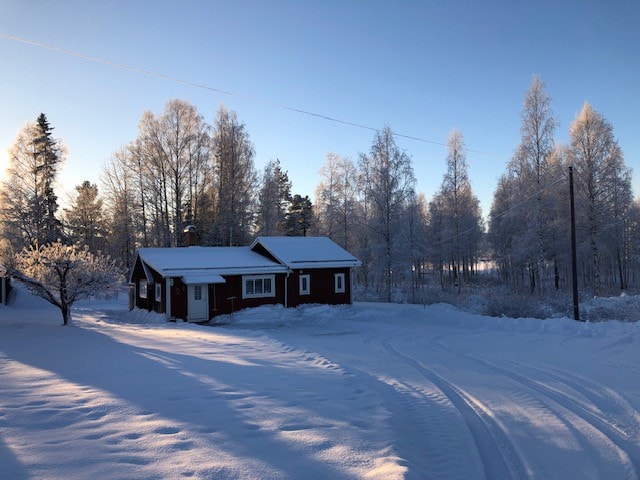 Stuga för vinter som sommar.