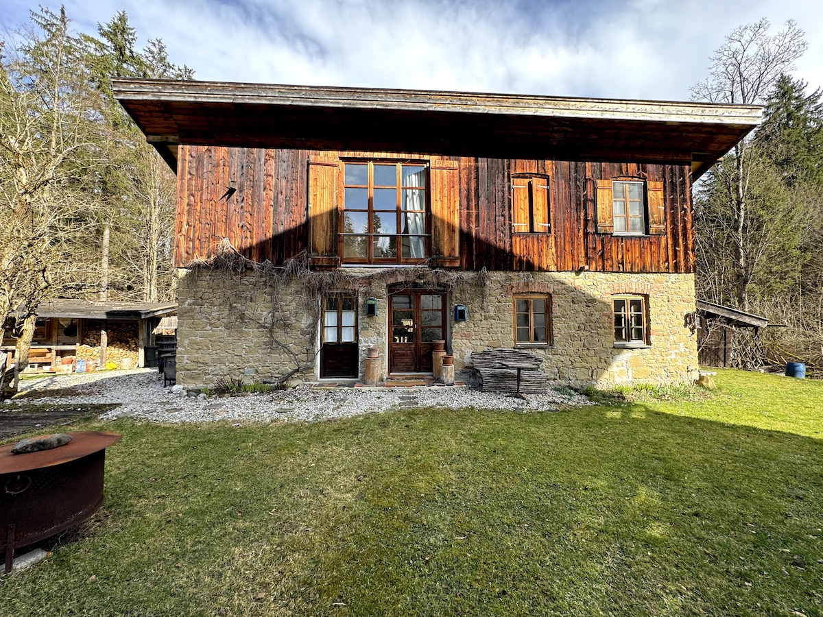 Traumhaus am Fluss in der Nähe des Tegernsees