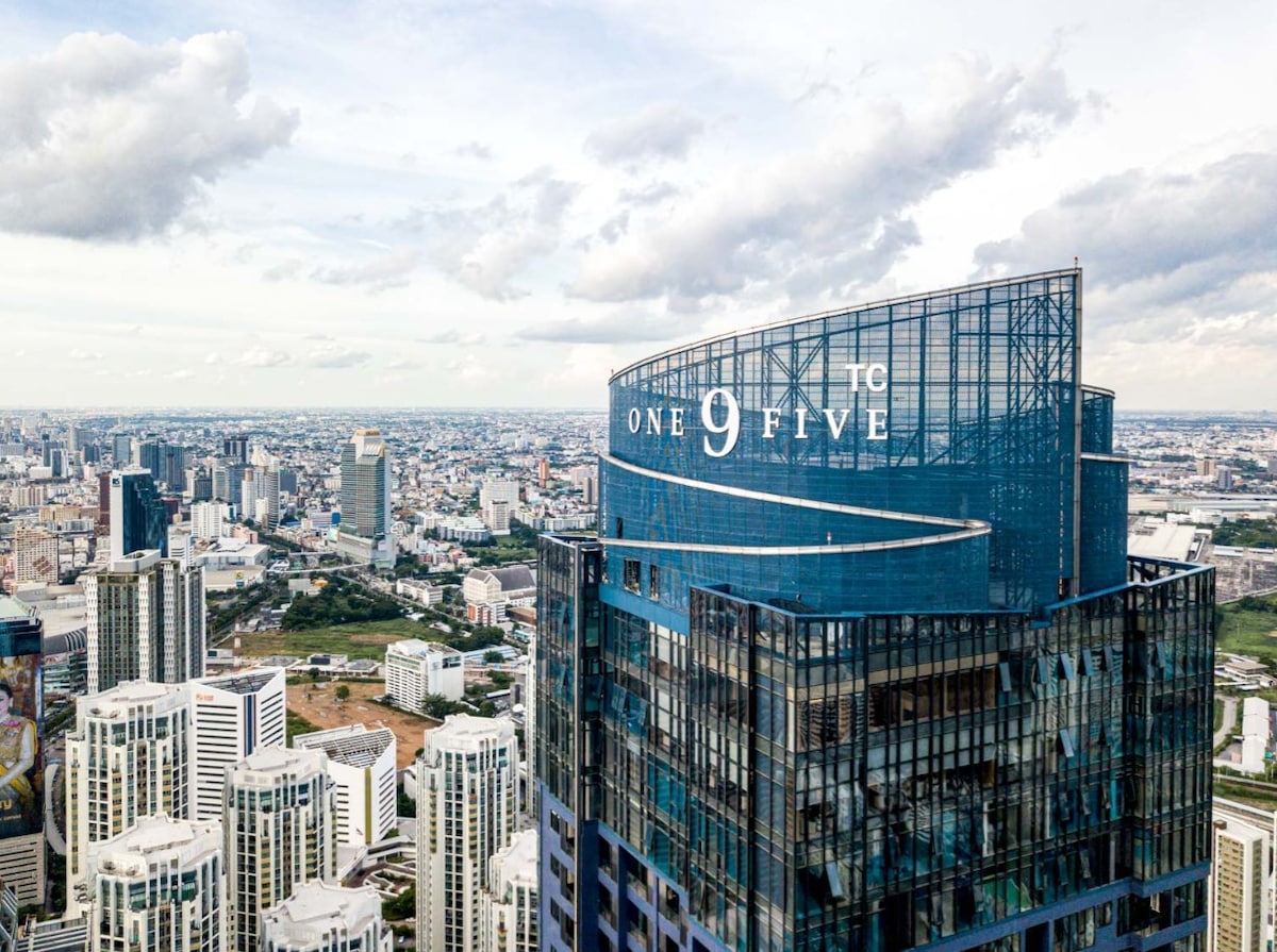 Luxury studio 50th floor/Near MRT Rama9