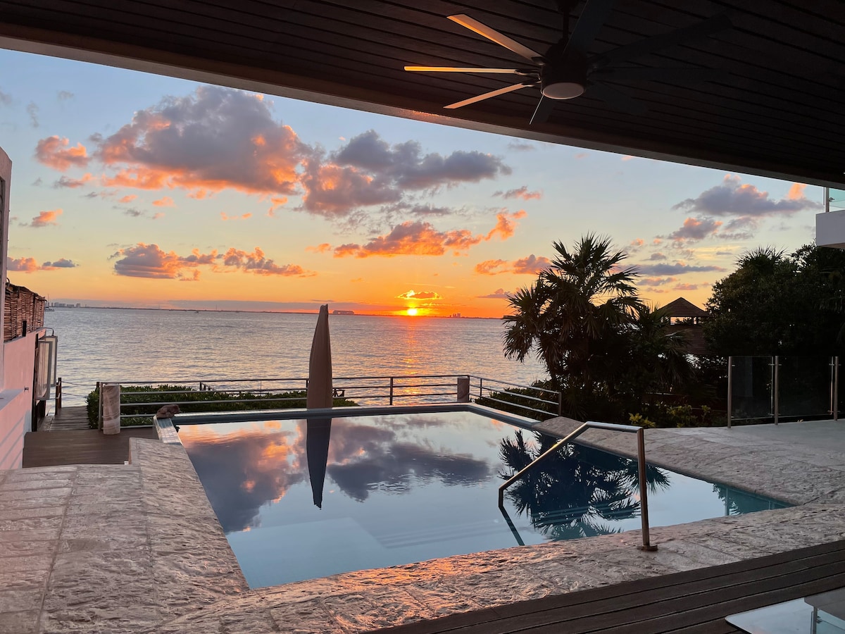 Luxury Oceanfront Casa Delfines, Isla Mujeres