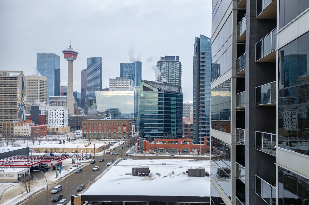 The Summit - Calgary tower views