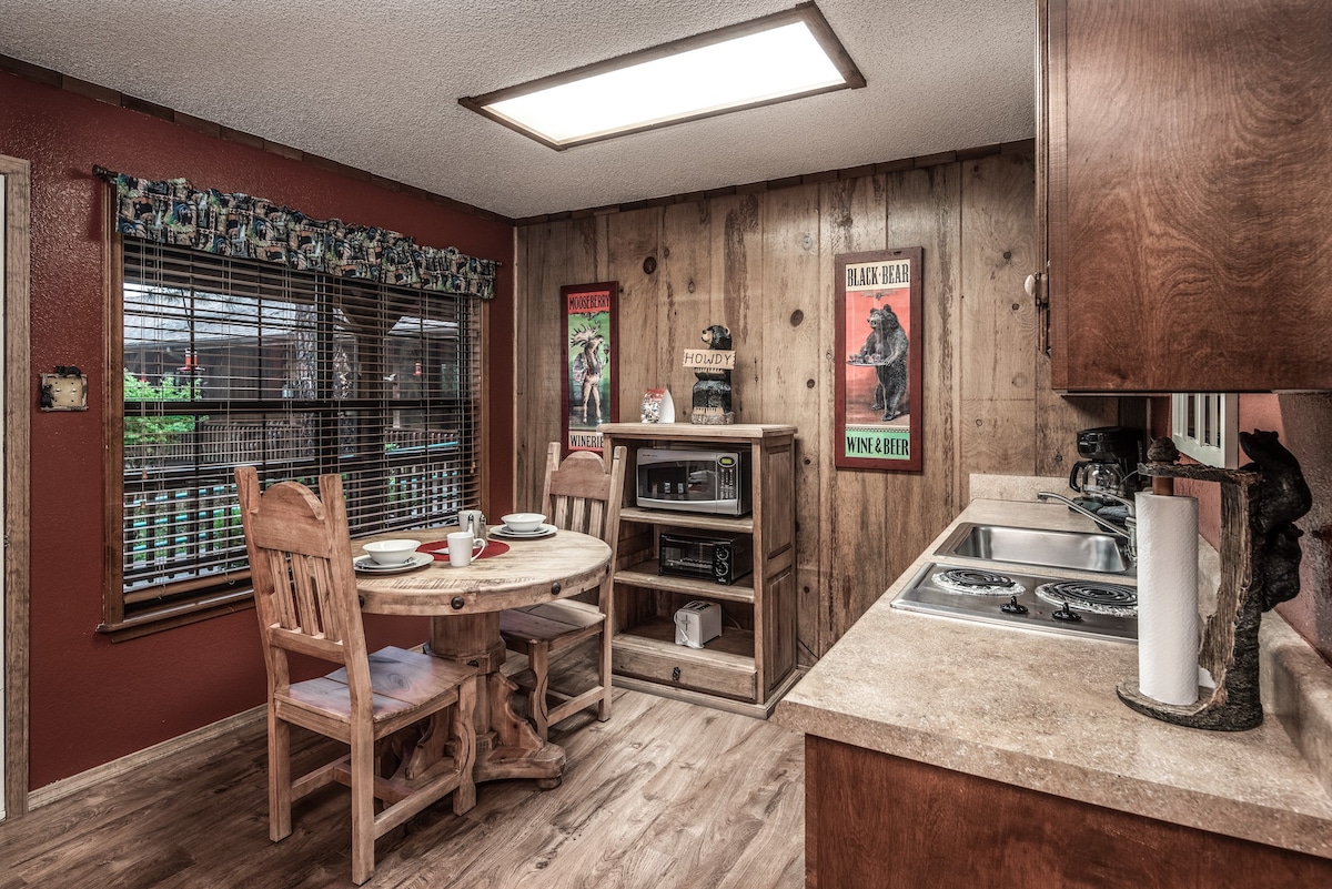 Shadow Mtn Lodge - 106 - Fireplace - Kitchenette