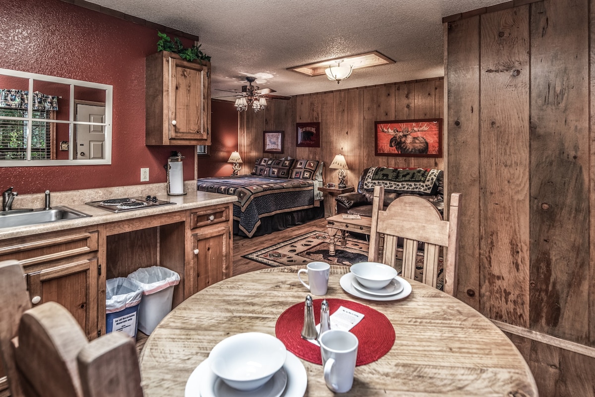 Shadow Mtn Lodge - 119 - Fireplace - Kitchenette