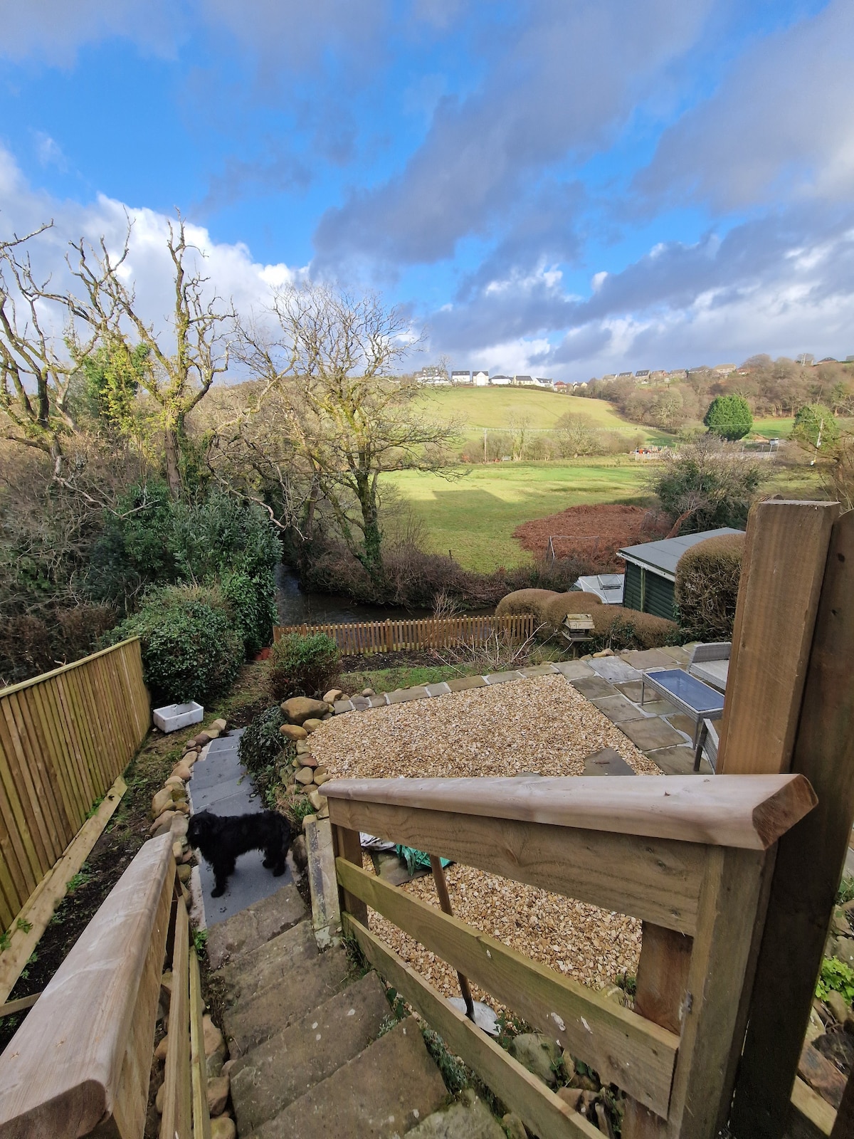 Riverbank Cottage, Dog Friendly. Swansea, Llanelli