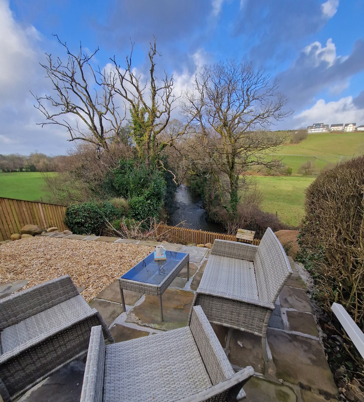 Riverbank Cottage, Dog Friendly. Swansea, Llanelli